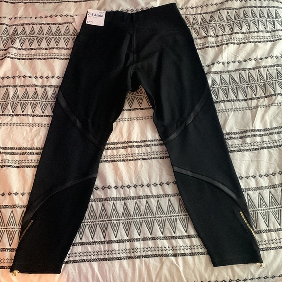 Brand New! Old Navy Active - Picture 2 of 6